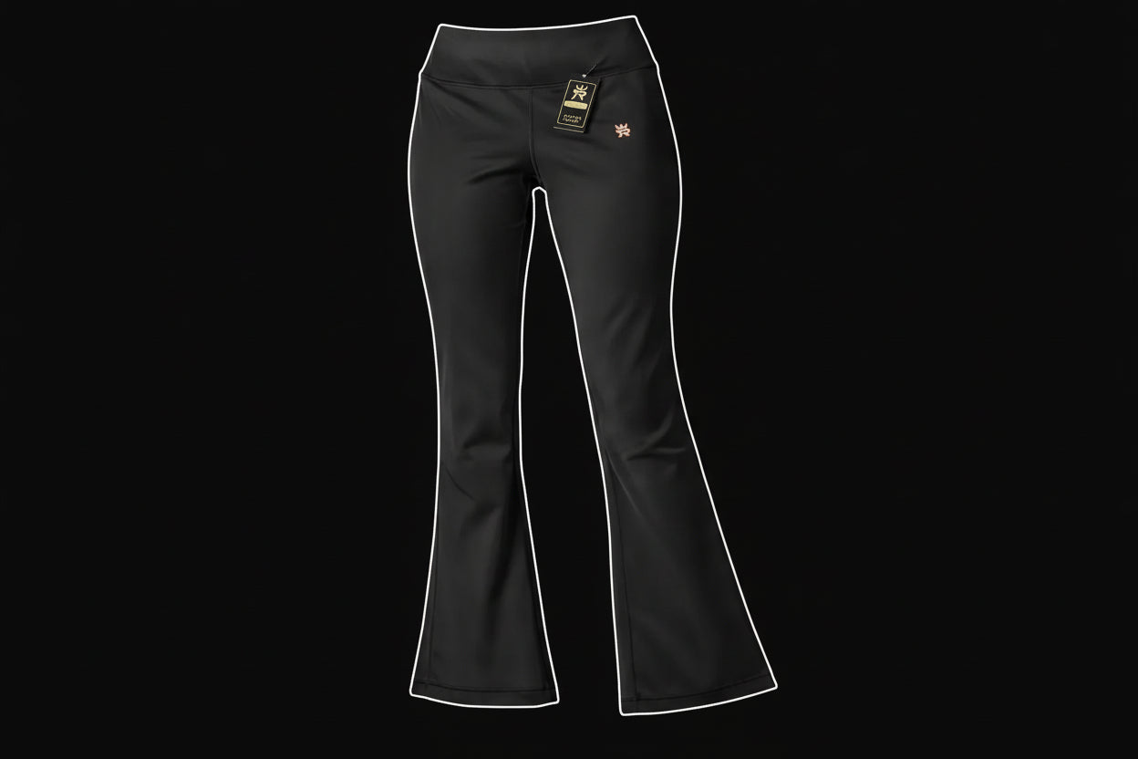 Pantalón negro acampanado